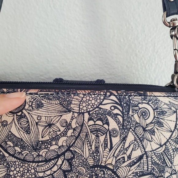 Sakroots Crossbody Bag Womens Floral Print Wallet Purse Convertible Zip Organize - Picture 3 of 8